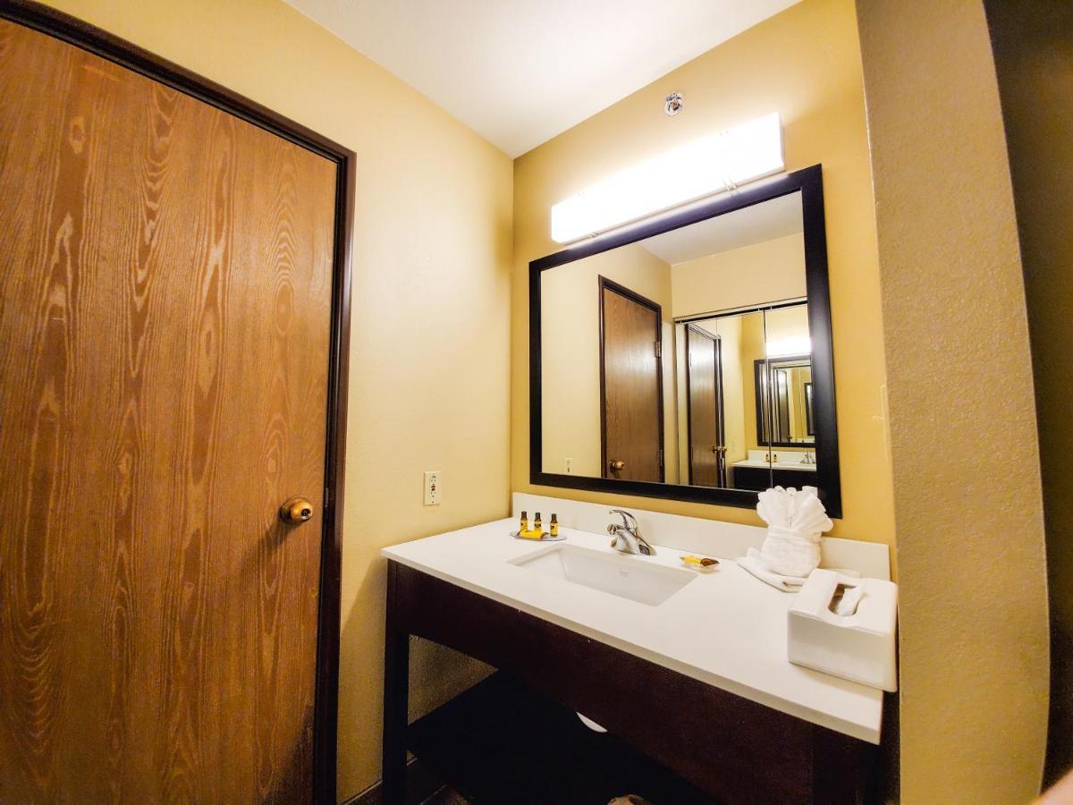 Best Western Plus Plaza Hotel Longmont Exterior photo